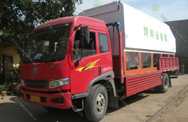 15噸散裝飼料運(yùn)輸車（鶴壁客戶）